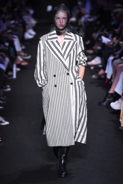 Look 23